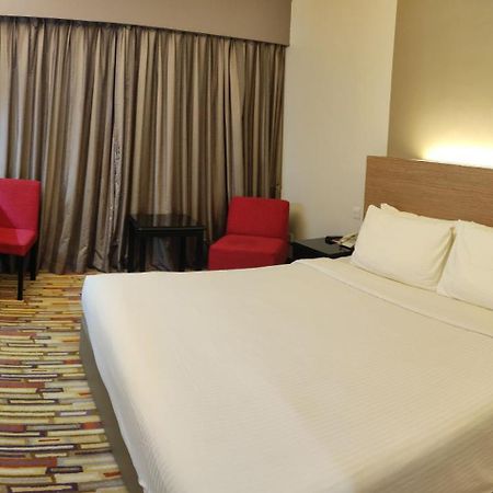 Harbour View Hotel Кучінг Екстер'єр фото