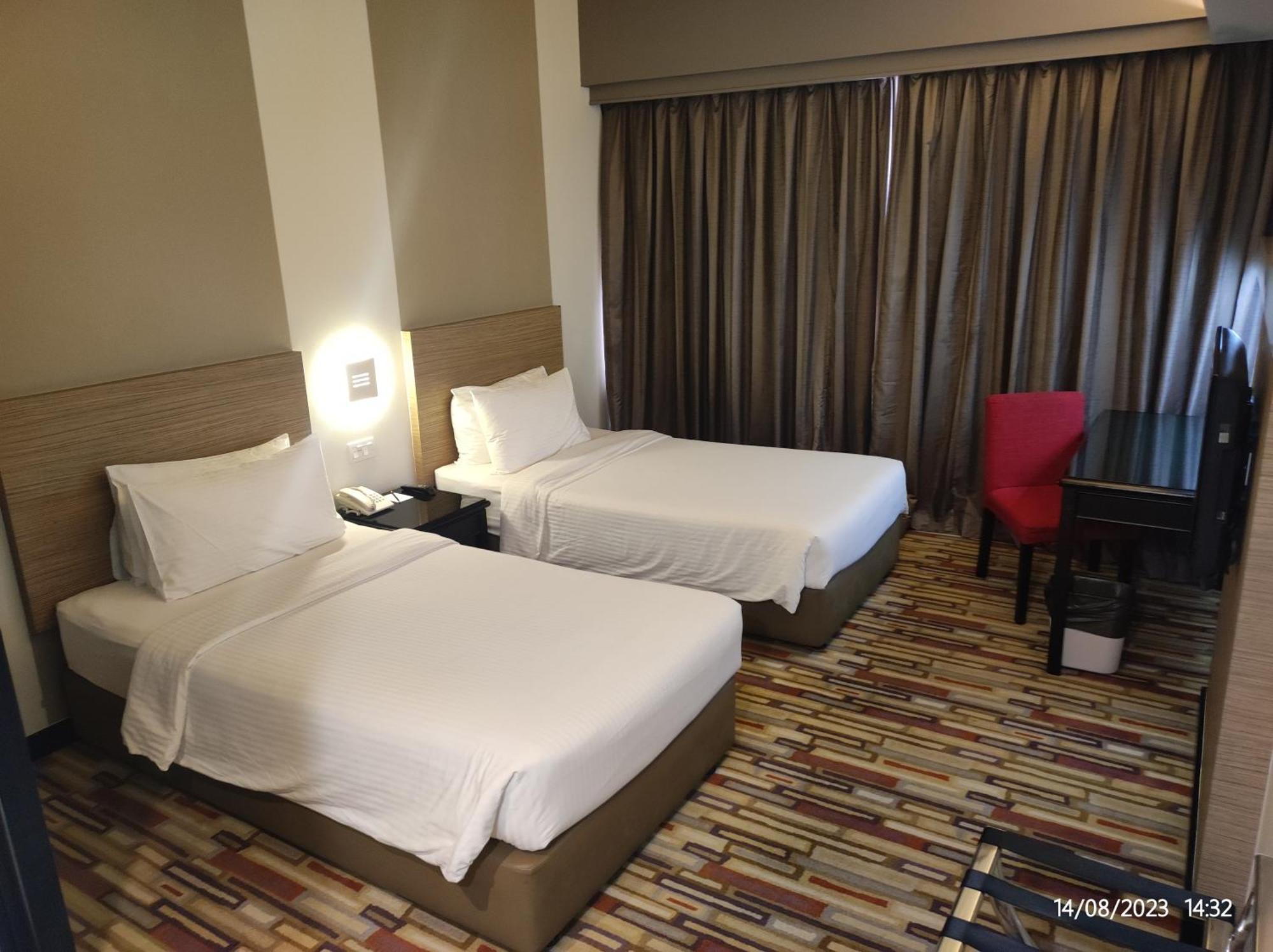 Harbour View Hotel Кучінг Екстер'єр фото